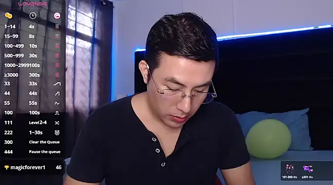 Snapshot of andrewmhilton_ chatting on 02-23-25, 09:37 andrewmhilton online show from 02-23-25, 09:37