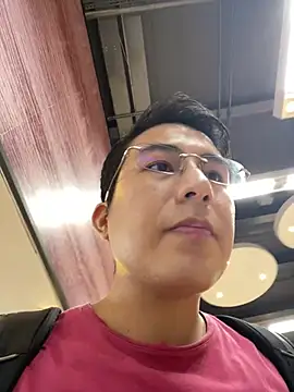 Snapshot of andrewmhilton_ chatting on 02-25-25, 06:42 andrewmhilton online show from 02-25-25, 06:42