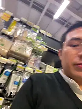 Snapshot of andrewmhilton_ chatting on 02-27-25, 12:10 andrewmhilton online show from 02-27-25, 12:10