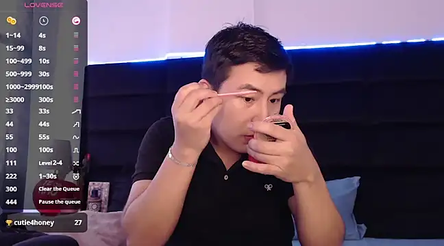 Snapshot of andrewmhilton_ chatting on 02-28-25, 06:09 andrewmhilton online show from 02-28-25, 06:09