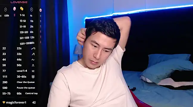 Snapshot of andrewmhilton_ chatting on 03-03-25, 02:47 andrewmhilton online show from 03-03-25, 02:47