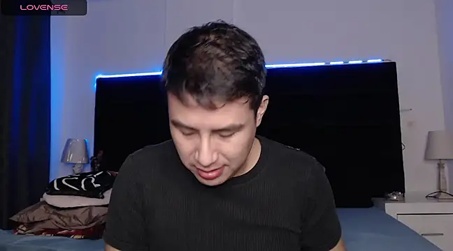 Snapshot of andrewmhilton_ chatting on 03-04-25, 01:23 andrewmhilton online show from 03-04-25, 01:23