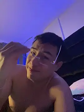 Snapshot of andrewmhilton_ chatting on 03-06-25, 08:08 andrewmhilton online show from 03-06-25, 08:08