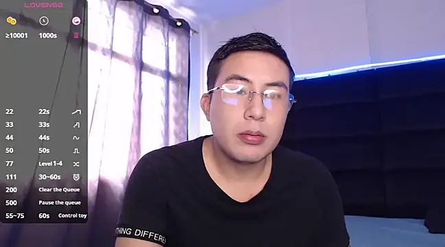 Snapshot of andrewmhilton_ chatting on 03-07-25, 07:38 andrewmhilton online show from 03-07-25, 07:38