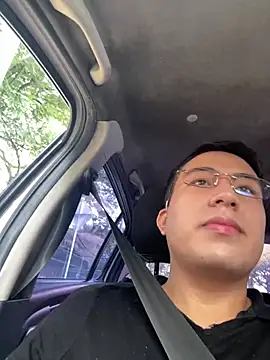 Snapshot of andrewmhilton_ chatting on 03-08-25, 02:40 andrewmhilton online show from 03-08-25, 02:40