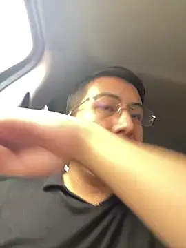 Snapshot of andrewmhilton_ chatting on 03-08-25, 06:16 andrewmhilton online show from 03-08-25, 06:16