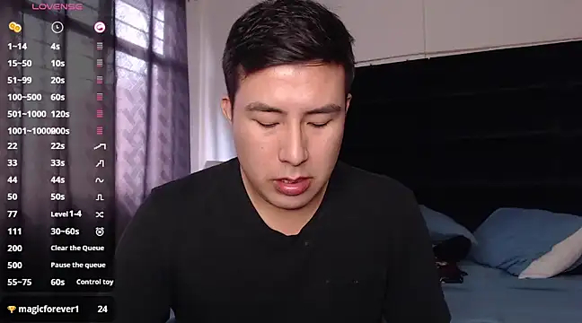 Snapshot of andrewmhilton_ chatting on 03-08-25, 09:18 andrewmhilton online show from 03-08-25, 09:18