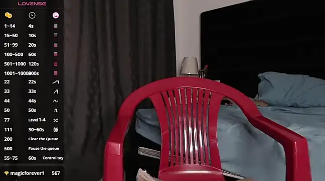 Snapshot of andrewmhilton_ chatting on 03-09-25, 12:31 andrewmhilton online show from 03-09-25, 12:31