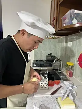 Snapshot of andrewmhilton_ chatting on 03-09-25, 03:32 andrewmhilton online show from 03-09-25, 03:32