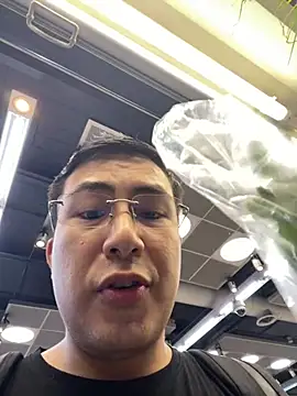 Snapshot of andrewmhilton_ chatting on 03-10-25, 08:01 andrewmhilton online show from 03-10-25, 08:01