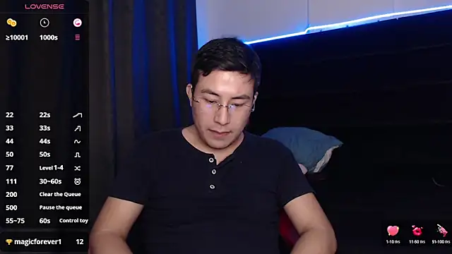 Snapshot of andrewmhilton_ chatting on 03-11-25, 04:43 andrewmhilton online show from 03-11-25, 04:43