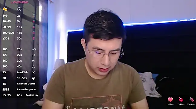 Snapshot of andrewmhilton_ chatting on 03-13-25, 08:11 andrewmhilton online show from 03-13-25, 08:11