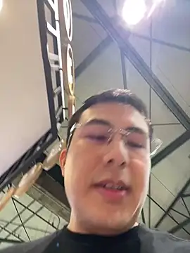 Snapshot of andrewmhilton_ chatting on 03-15-25, 12:04 andrewmhilton online show from 03-15-25, 12:04