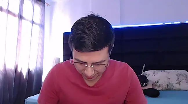 Snapshot of andrewmhilton_ chatting on 03-15-25, 07:59 andrewmhilton online show from 03-15-25, 07:59