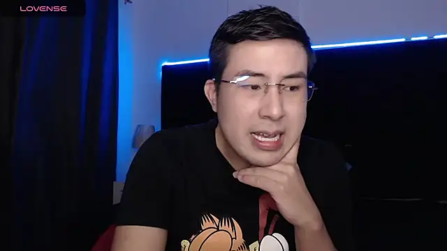 Snapshot of andrewmhilton_ chatting on 03-16-25, 01:38 andrewmhilton online show from 03-16-25, 01:38