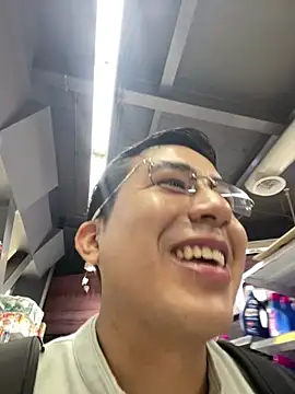 Snapshot of andrewmhilton_ chatting on 03-16-25, 06:55 andrewmhilton online show from 03-16-25, 06:55