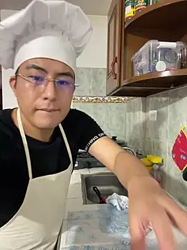 Snapshot of andrewmhilton_ chatting on 03-17-25, 04:08 andrewmhilton online show from 03-17-25, 04:08