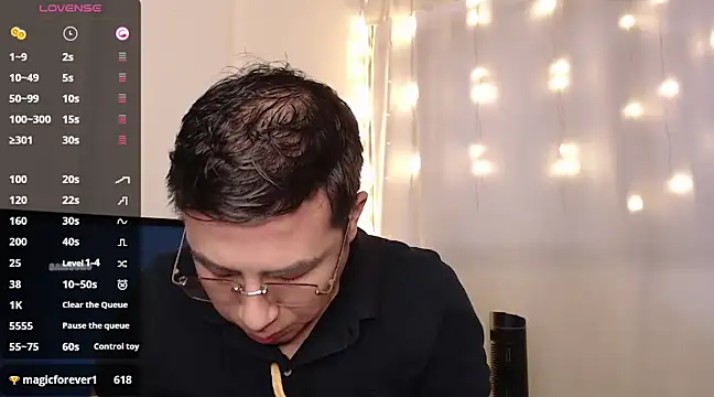 Snapshot of andrewmhilton_ chatting on 03-17-25, 07:58 andrewmhilton online show from 03-17-25, 07:58