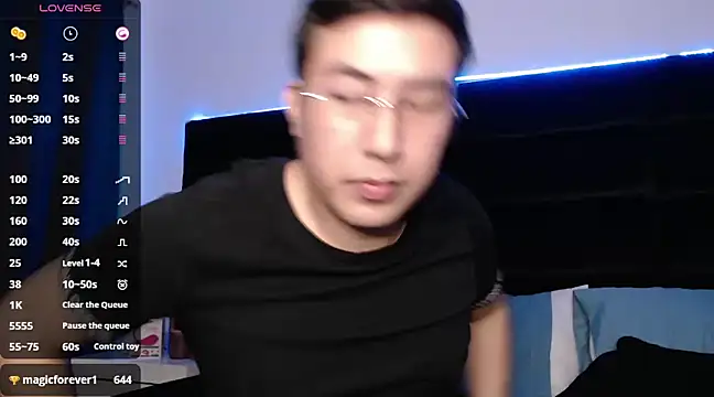 Snapshot of andrewmhilton_ chatting on 03-18-25, 03:31 andrewmhilton online show from 03-18-25, 03:31