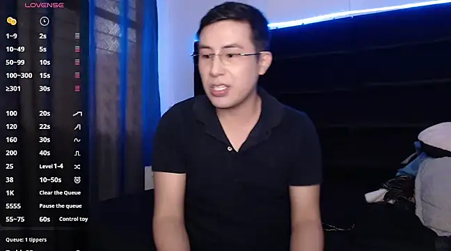 Snapshot of andrewmhilton_ chatting on 03-18-25, 10:48 andrewmhilton online show from 03-18-25, 10:48