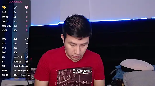 Snapshot of andrewmhilton_ chatting on 03-19-25, 03:20 andrewmhilton online show from 03-19-25, 03:20