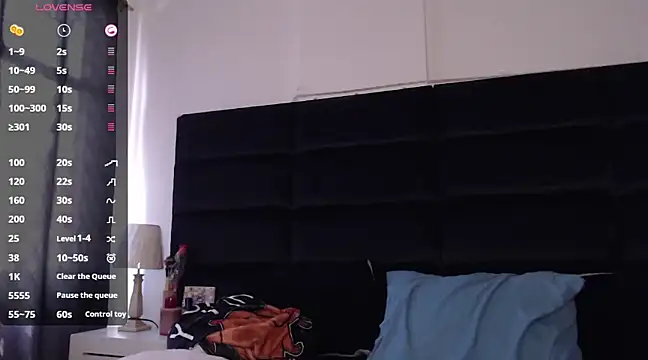 Snapshot of andrewmhilton_ chatting on 03-19-25, 07:06 andrewmhilton online show from 03-19-25, 07:06