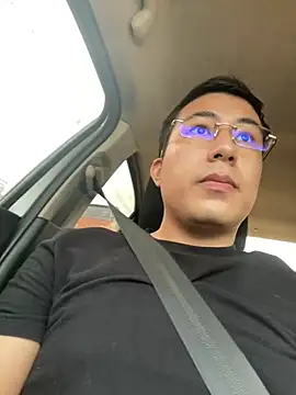 Snapshot of andrewmhilton_ chatting on 03-20-25, 03:47 andrewmhilton online show from 03-20-25, 03:47