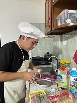 Snapshot of andrewmhilton_ chatting on 03-21-25, 02:39 andrewmhilton online show from 03-21-25, 02:39