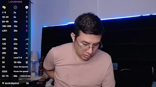 Snapshot of andrewmhilton_ chatting on 03-22-25, 03:41 andrewmhilton online show from 03-22-25, 03:41