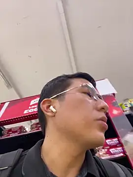 Snapshot of andrewmhilton_ chatting on 03-22-25, 08:26 andrewmhilton online show from 03-22-25, 08:26