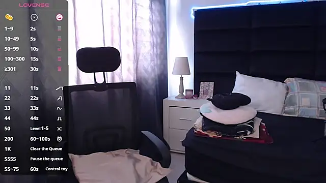 Snapshot of andrewmhilton_ chatting on 09-12-25, 04:51 andrewmhilton online show from 09-12-25, 04:51