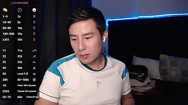 Snapshot of andrewmhilton_ chatting on 09-16-25, 05:19 andrewmhilton online show from 09-16-25, 05:19