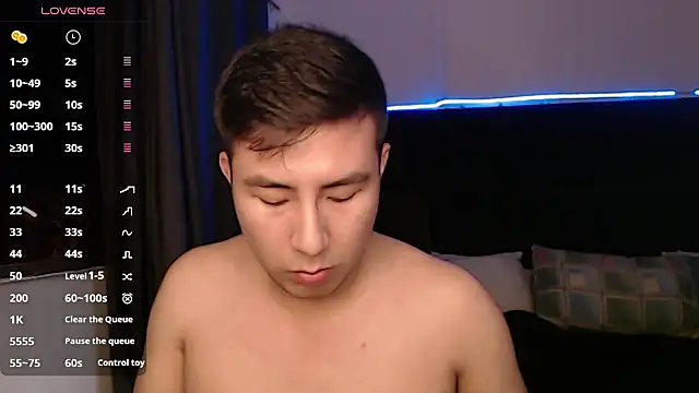 Snapshot of andrewmhilton_ chatting on 09-22-25, 05:20 andrewmhilton online show from 09-22-25, 05:20