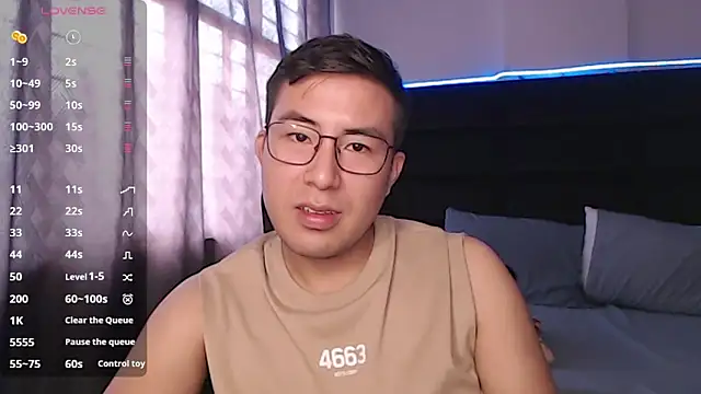 Snapshot of andrewmhilton_ chatting on 09-26-25, 04:55 andrewmhilton online show from 09-26-25, 04:55