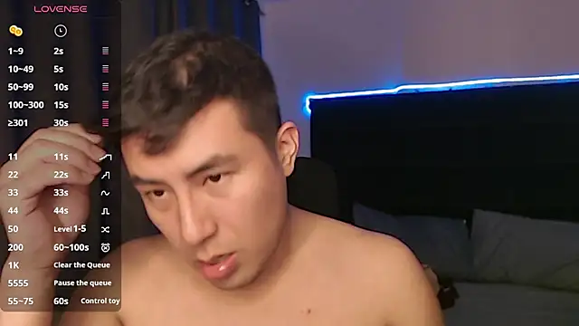 Snapshot of andrewmhilton_ chatting on 09-30-25, 06:07 andrewmhilton online show from 09-30-25, 06:07