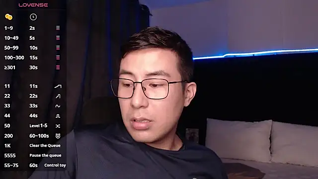 Snapshot of andrewmhilton_ chatting on 10-01-25, 10:27 andrewmhilton online show from 10-01-25, 10:27