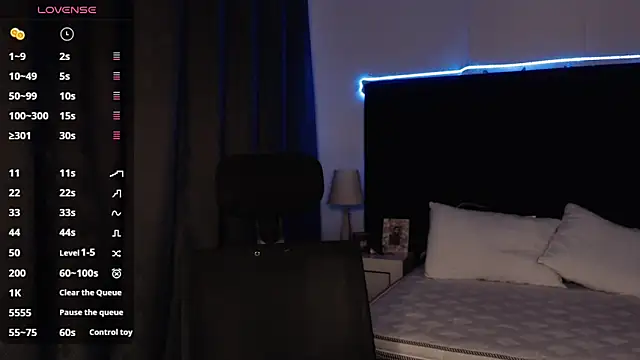 Snapshot of andrewmhilton_ chatting on 10-03-25, 05:15 andrewmhilton online show from 10-03-25, 05:15