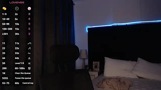 Snapshot of andrewmhilton_ chatting on 10-04-25, 06:00 andrewmhilton online show from 10-04-25, 06:00