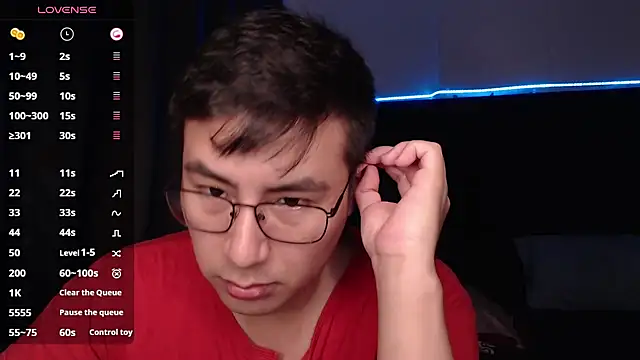 Snapshot of andrewmhilton_ chatting on 10-05-25, 06:34 andrewmhilton online show from 10-05-25, 06:34