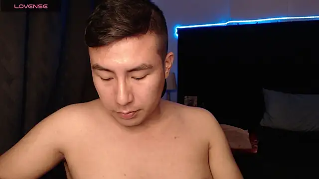 Snapshot of andrewmhilton_ chatting on 10-08-25, 06:22 andrewmhilton online show from 10-08-25, 06:22