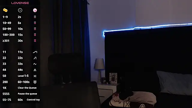 Snapshot of andrewmhilton_ chatting on 10-10-25, 05:17 andrewmhilton online show from 10-10-25, 05:17