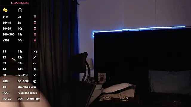 Snapshot of andrewmhilton_ chatting on 10-12-25, 06:23 andrewmhilton online show from 10-12-25, 06:23