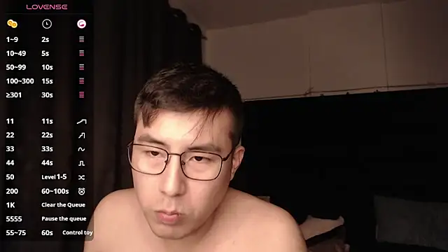 Snapshot of andrewmhilton_ chatting on 10-13-25, 06:35 andrewmhilton online show from 10-13-25, 06:35