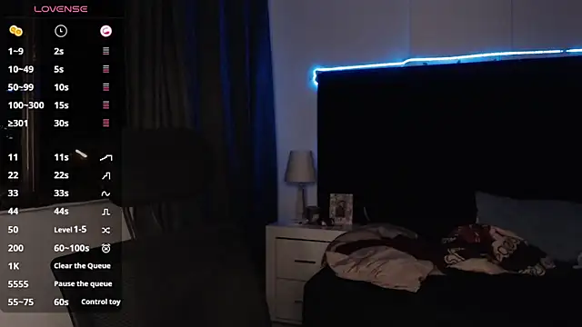 Snapshot of andrewmhilton_ chatting on 10-15-25, 05:40 andrewmhilton online show from 10-15-25, 05:40