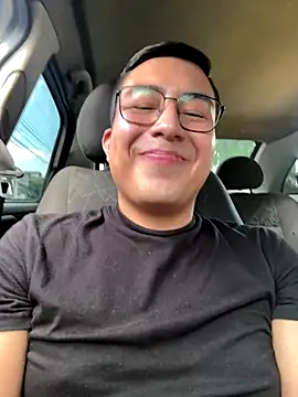 Snapshot of andrewmhilton_ chatting on 10-15-25, 05:46 andrewmhilton online show from 10-15-25, 05:46