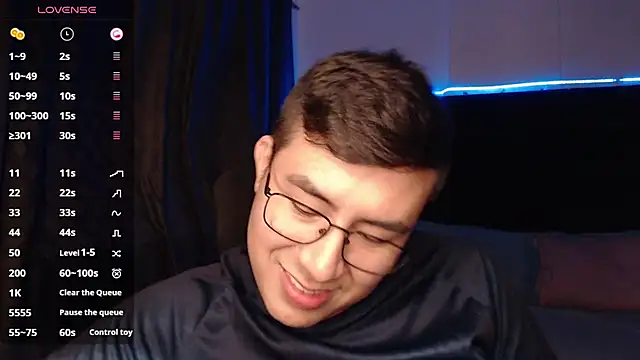 Snapshot of andrewmhilton_ chatting on 10-16-25, 05:52 andrewmhilton online show from 10-16-25, 05:52