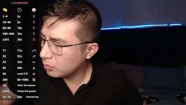 Snapshot of andrewmhilton_ chatting on 10-18-25, 05:10 andrewmhilton online show from 10-18-25, 05:10