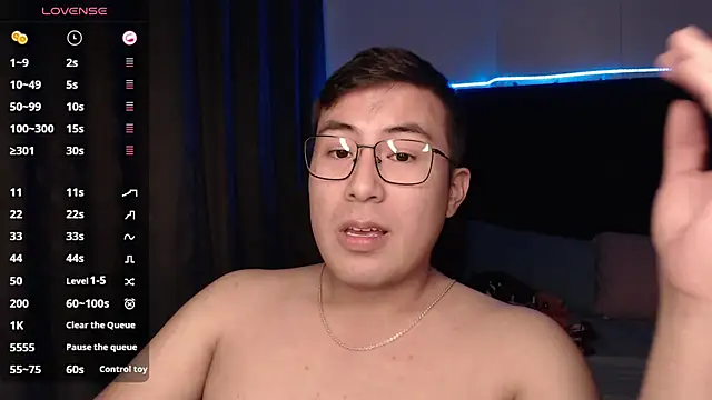 Snapshot of andrewmhilton_ chatting on 10-19-25, 05:41 andrewmhilton online show from 10-19-25, 05:41