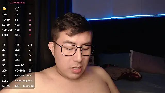 Snapshot of andrewmhilton_ chatting on 10-20-25, 06:14 andrewmhilton online show from 10-20-25, 06:14