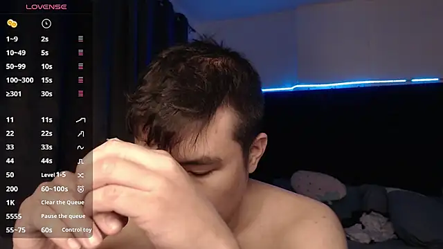 Snapshot of andrewmhilton_ chatting on 10-28-25, 06:50 andrewmhilton online show from 10-28-25, 06:50